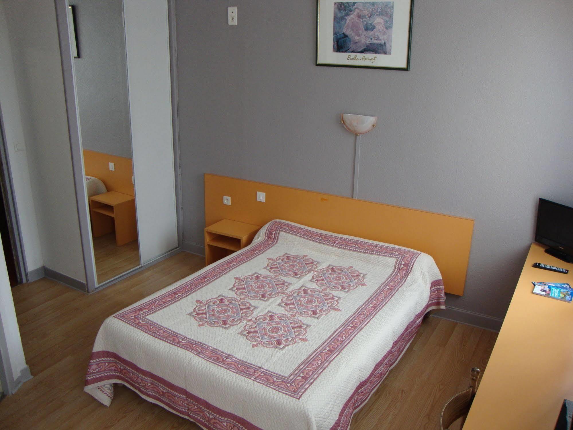 Hotel Au Petit Languedoc Lourdes Dış mekan fotoğraf