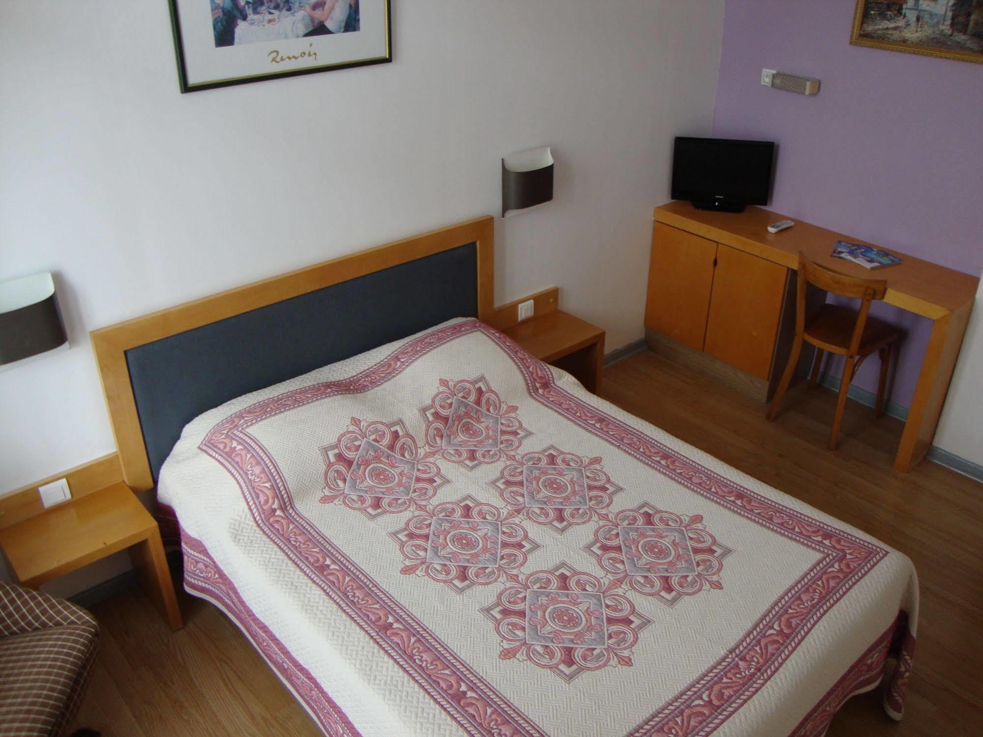 Hotel Au Petit Languedoc Lourdes Dış mekan fotoğraf