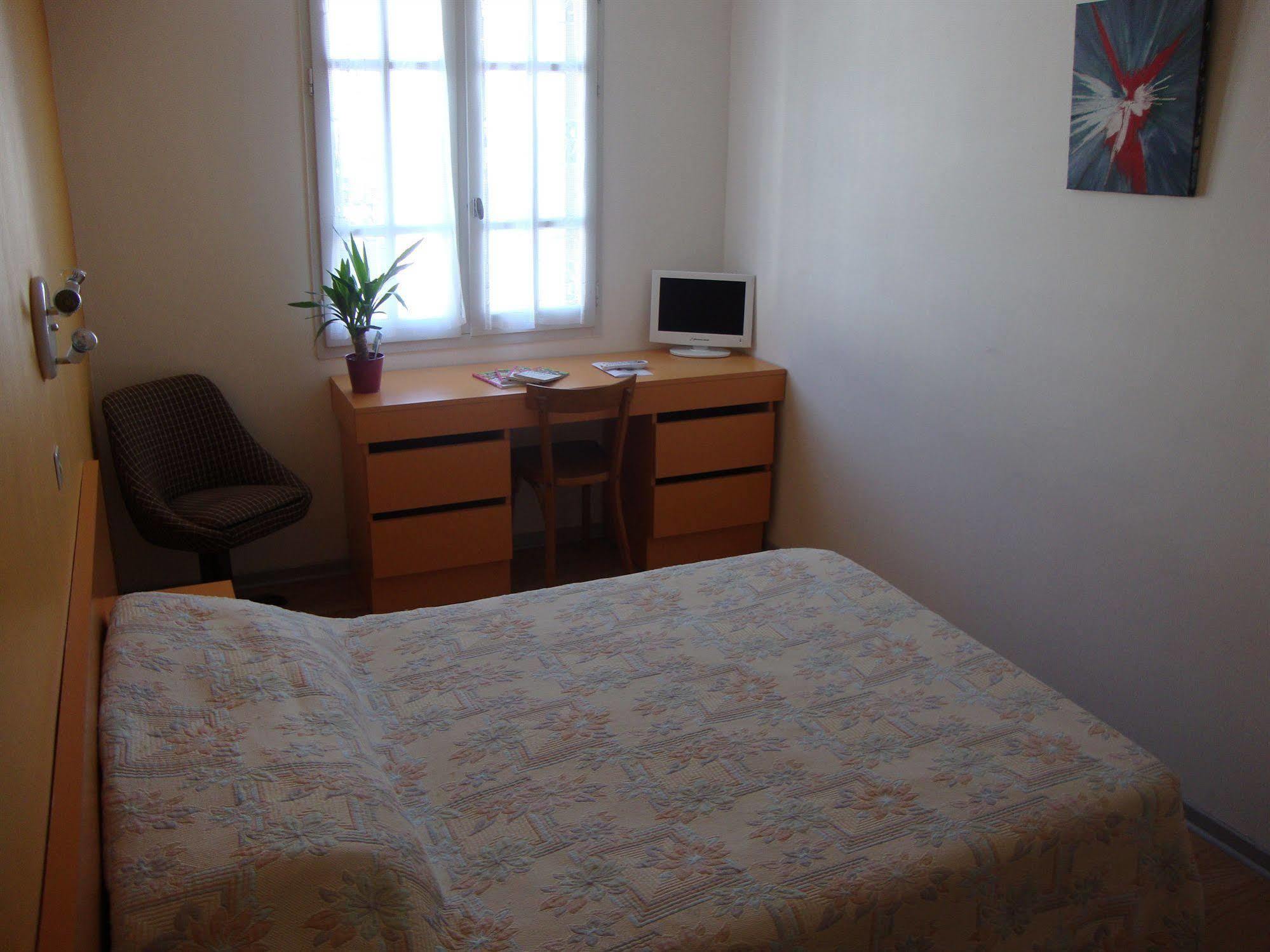 Hotel Au Petit Languedoc Lourdes Dış mekan fotoğraf
