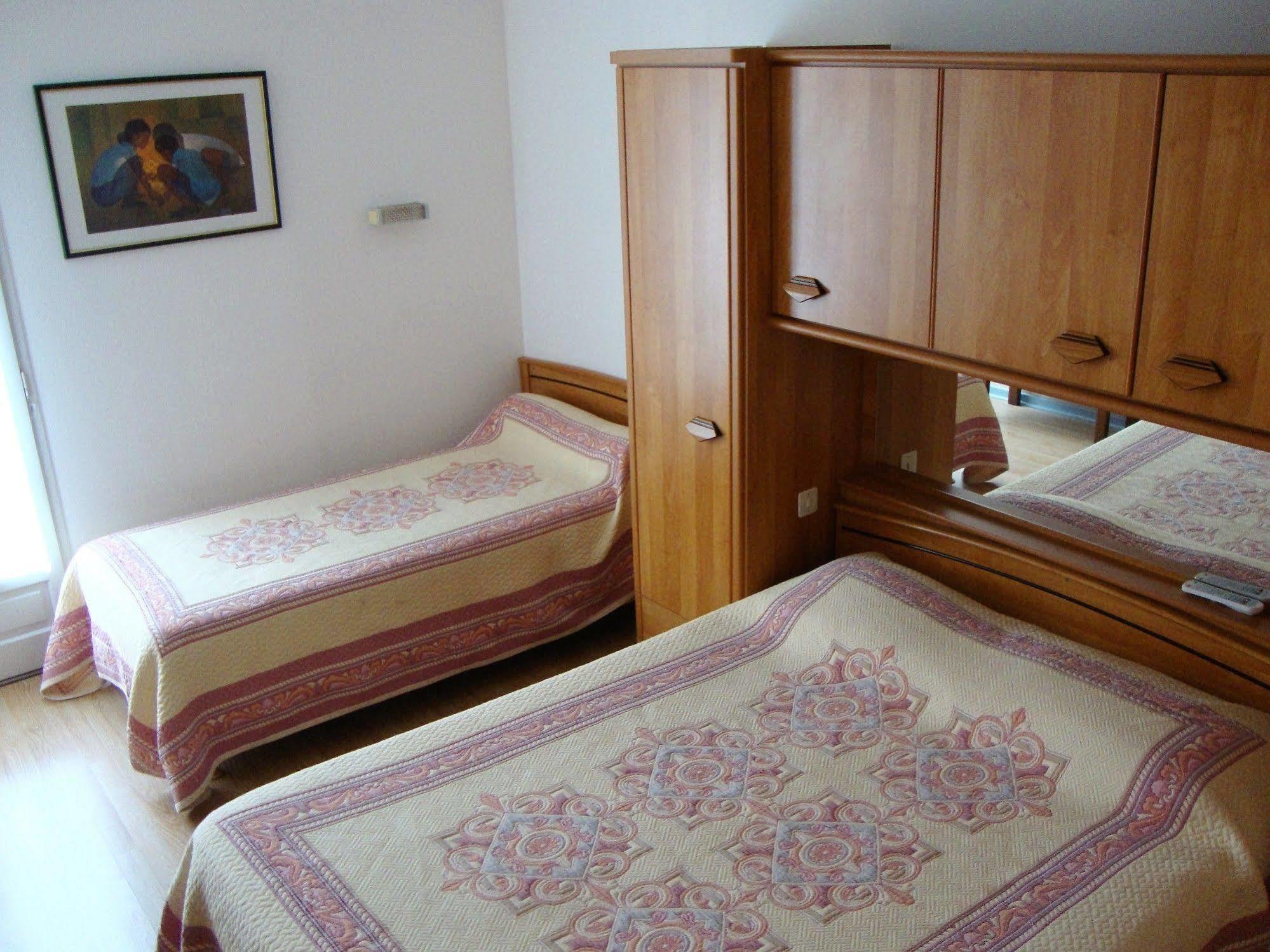 Hotel Au Petit Languedoc Lourdes Dış mekan fotoğraf