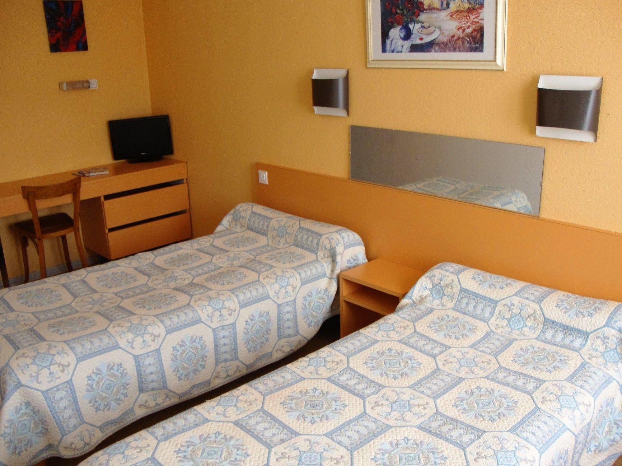 Hotel Au Petit Languedoc Lourdes Dış mekan fotoğraf